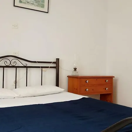 Arhontiko Hostal *