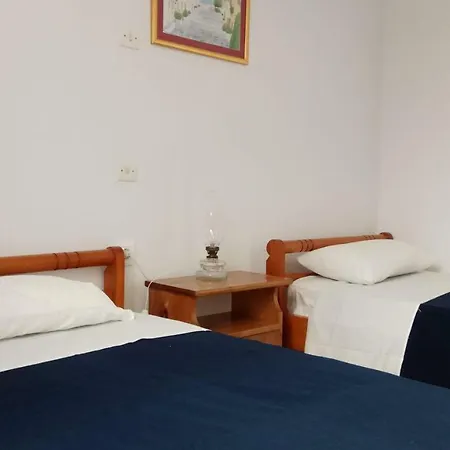 Arhontiko Hostal *